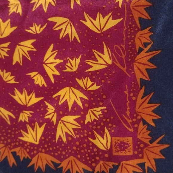 Stunning vintage Anne Klein abstract leaf design scarf - Picture 2 of 4